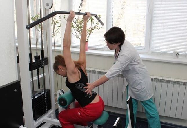 Exercise on a simulator for osteoarthritis of the shoulder joint. 